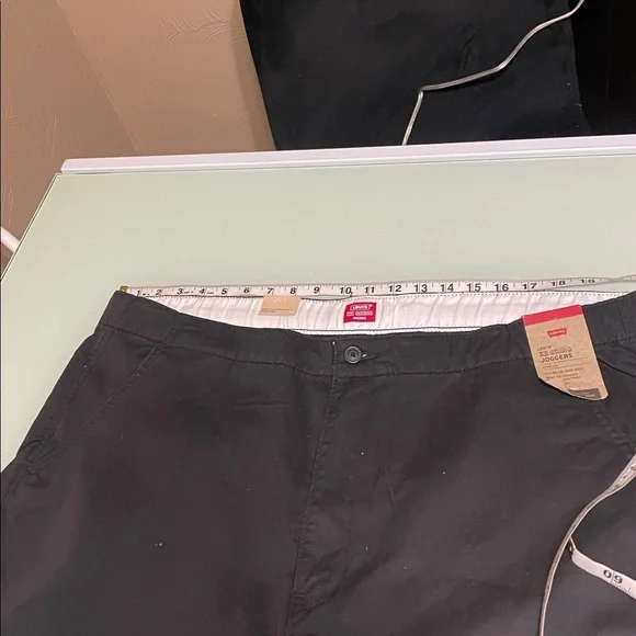Levi's Men's Black Joggers - Picture 9 of 13